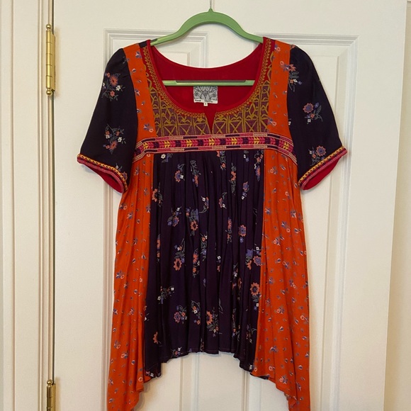 Floreat Embroidered Top - Picture 2 of 6